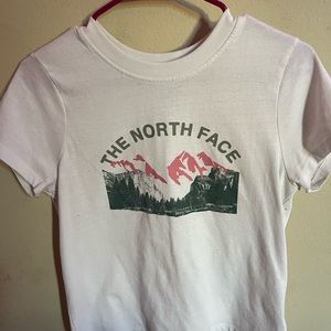 women’s north face tee